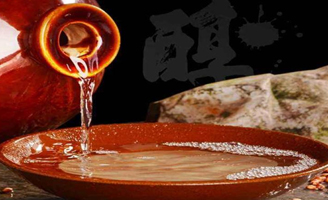 新国标实施之后,白酒白酒圈里再无“酒精酒”？行家：太天真