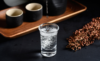 白酒不管多大牌,只要有这2个特征,都是劣质酒,你还在喝吗？
